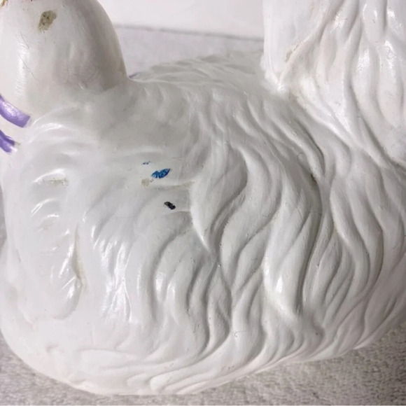 Vintage 1984 White Ceramic Cat Statue Playing W Purple Ball Of Yarn Kitty  Meow - Picture 9 of 16